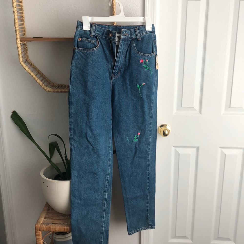 Vintage Embroidered High Waisted Jeans